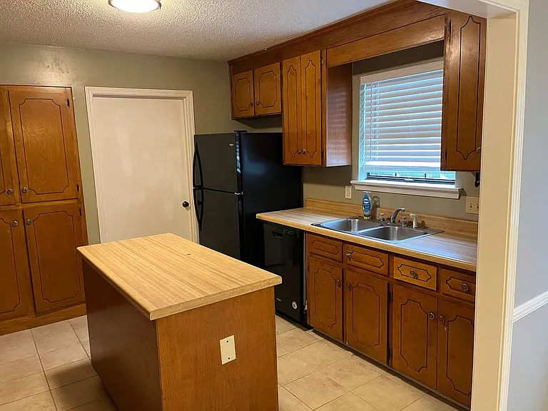 112 Blackhawk Dr — Photo 4