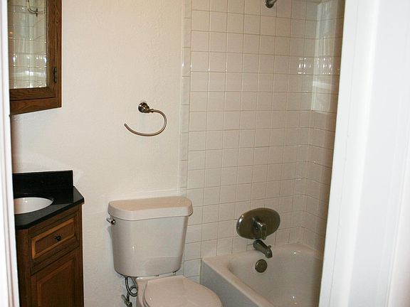 5th image of 1057 N Marion St