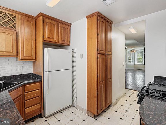 5th image of 716 4th St NE