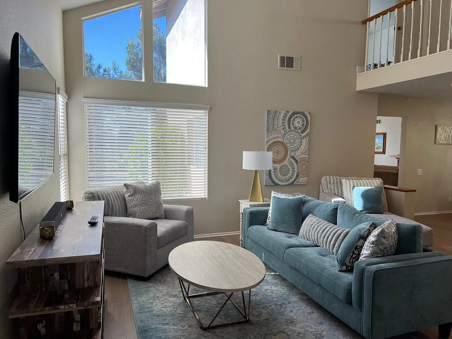 4 bed, 2.5 bath, 1900 sqft, $6,500 — Photo 3