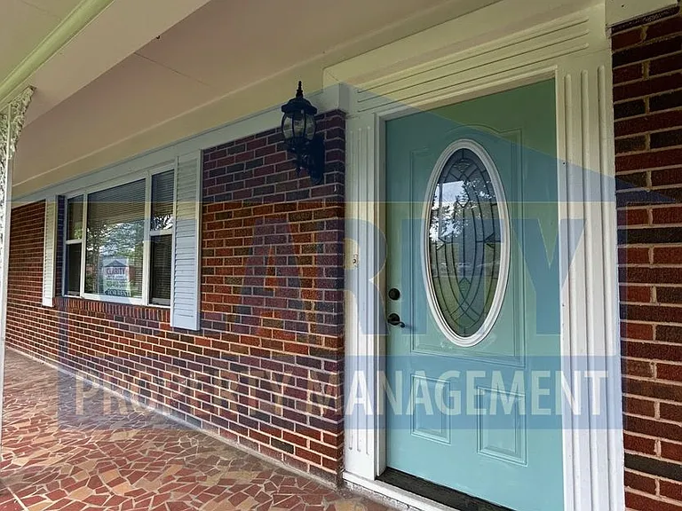 4035 Ocoee St N — Photo 2