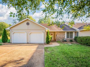 21 Country Club Rd, Mount Vernon, IL 62864