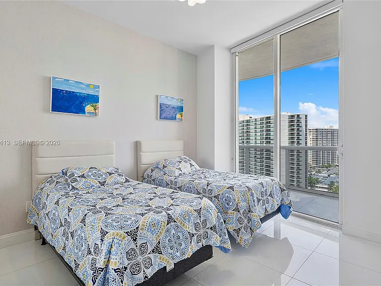 15811 Collins Ave #1205-fl 331 — Photo 32