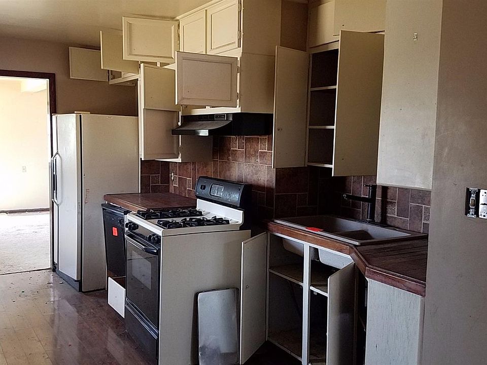 2nd image of 510 W Avenue C