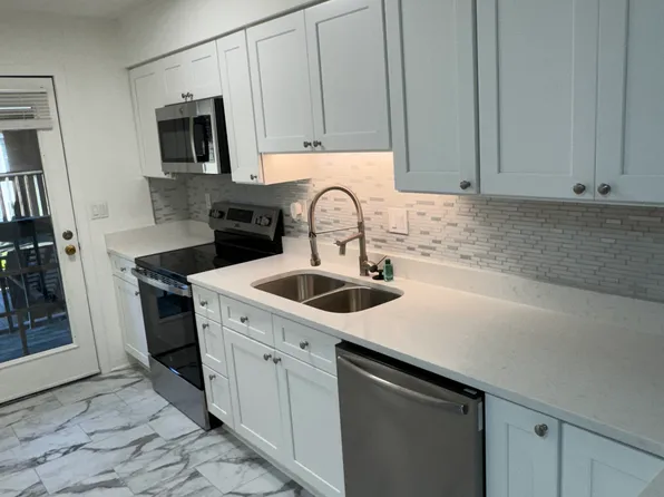 8530 Tidewater Dr APT 305, Norfolk, VA 23503