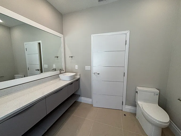 2049 Greenbriar Ter #2049 — Photo 32