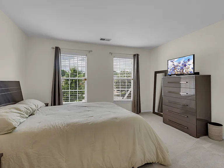 1402 Bermuda Dunes Ct — Photo 32
