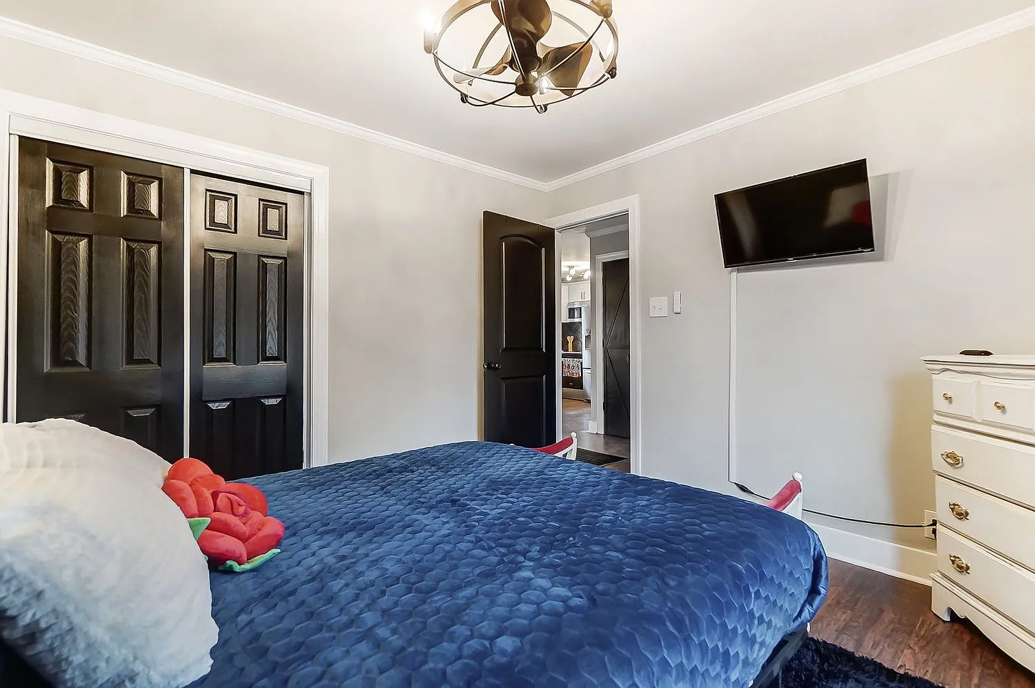2 bed, 1.0 bath, 756 sqft, $2,750 — Photo 2