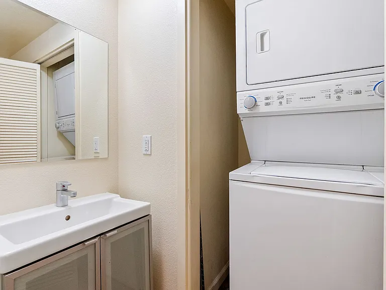 2074-2078 Parker Street - Residential — Photo 16