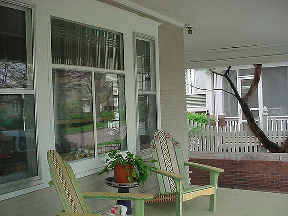 5th image of 1122 W Division St