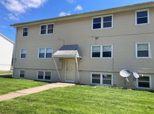 628 W 63rd, Davenport, IA 52806