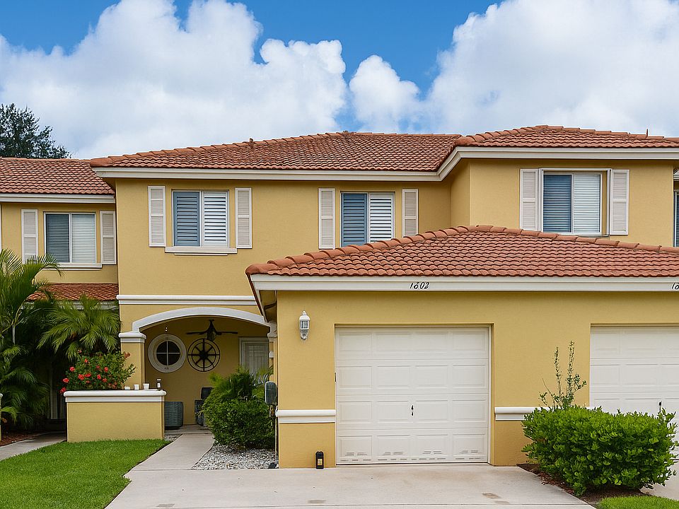 Front entry to 1602 Cetona Drive