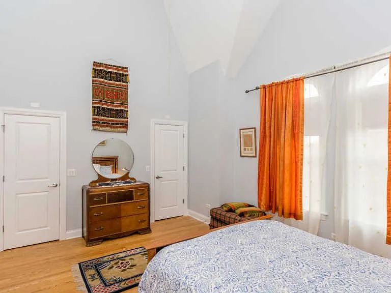 4113 N Southport Ave — Photo 12