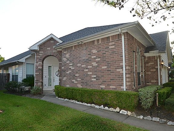 LOCATED IN THE BEAUTIFUL FAIRFIELD MASTER PLANNED COMMUNITY