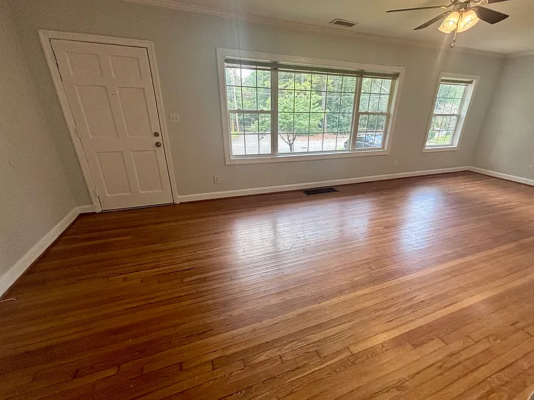 1106 Lindridge Dr NE — Photo 13