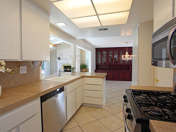 2nd image of 3606 Mulholland Way