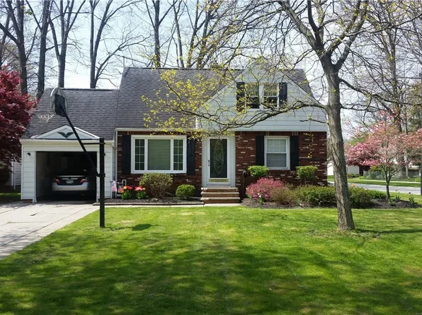 32948 Linden Dr, Solon, OH 44139