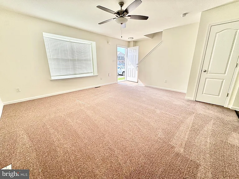 120 Salerno Dr — Photo 2
