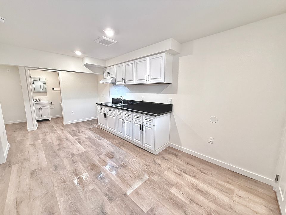 1st image of 11959 Runnymede St #21