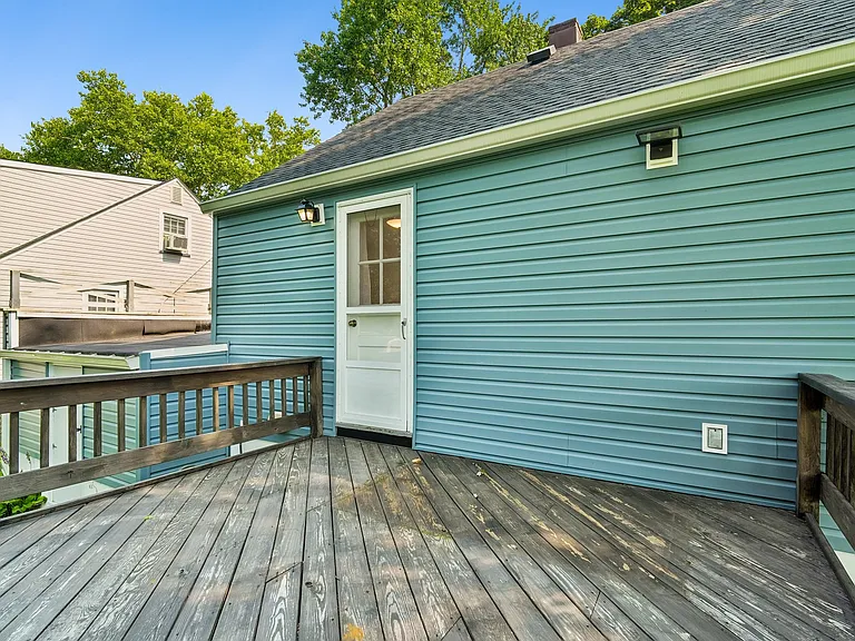 47 Rose Ave — Photo 24