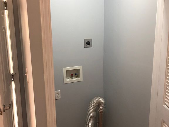 2nd image of 504 Parrish Ln