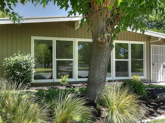 3rd image of 6304 N Alexandria Pl
