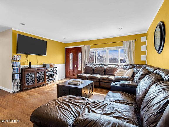 3rd image of 32 Koenig Lane