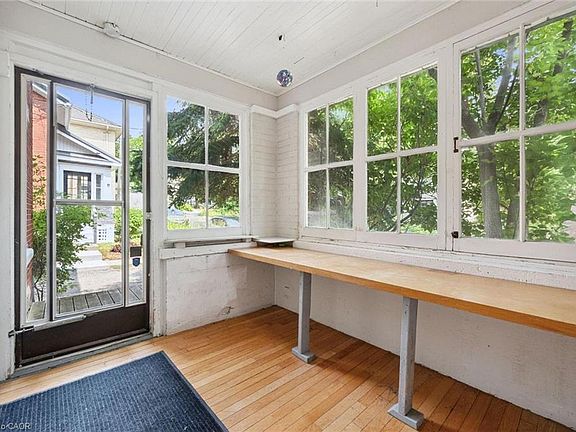 3rd image of 6 Pearl St