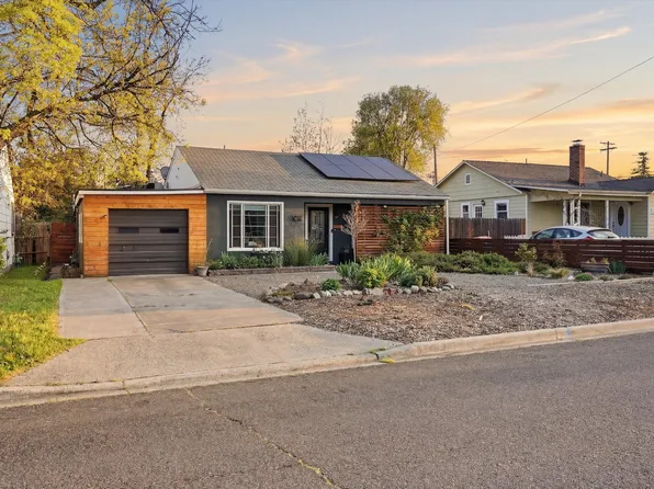 917 Grant Ave, Medford, OR 97501