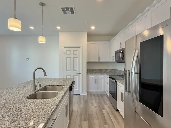 455 Fitzpatrick Rd #101, San Marcos, CA 92069