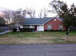 2422 Riverside Dr, Port Allen, LA 70767