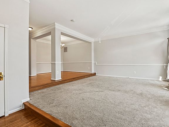 4th image of 22609 Upperville Heights Sq