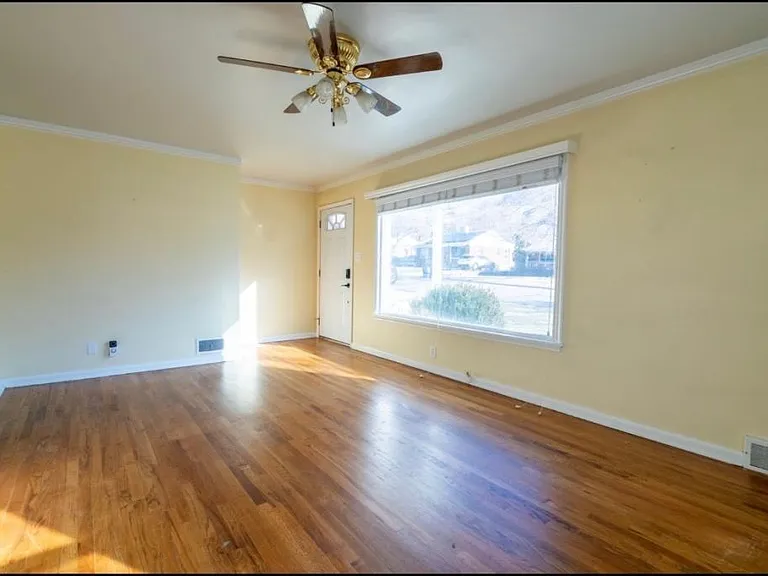721 Robins Ave — Photo 3