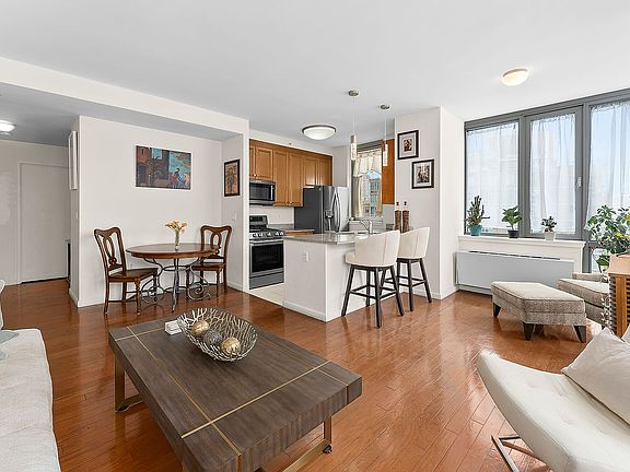2nd image of 425 Main St APT 16J