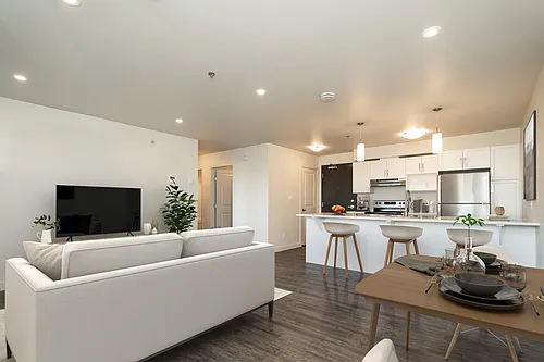 800 Ravelston Ave W Photo 1
