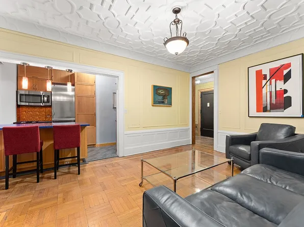 200 W 54th St #10A, New York, NY 10019