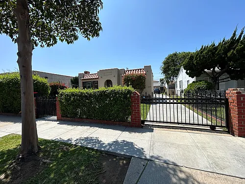 2335 Linden Ave Photo 1