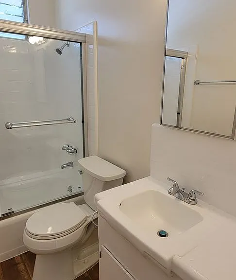 1352 N Citrus Ave — Photo 13
