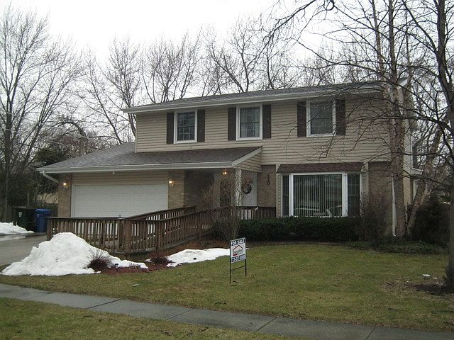 1st image of 2004 E Woodview Dr