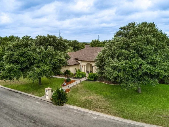 100 Timber Rock Dr, Del Rio, TX 78840