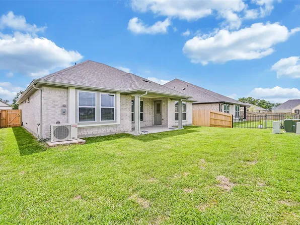 225 Magnolia Laurel Dr, Alvin, TX 77511