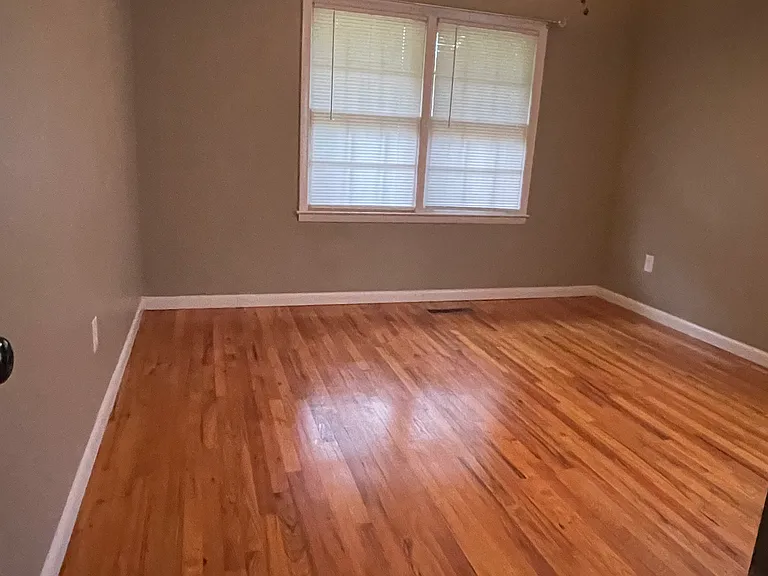 325 Forest Rd — Photo 8