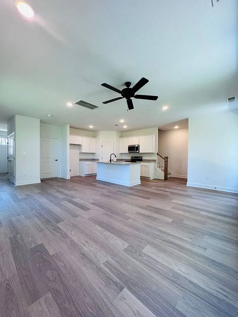 One-Month Free Rent Move-Incentitive 3bd Marigold Floorpan In Bennett Village — Photo 3