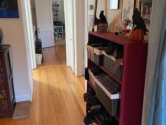 4th image of 2057 W Cuyler Ave #3