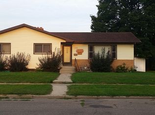 1208 6th Ave SE, Jamestown, ND 58401