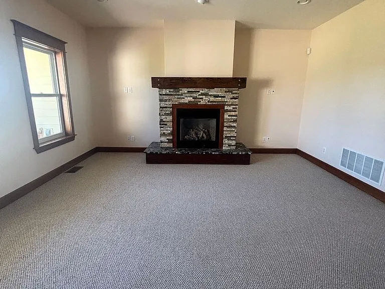 135 Emrie Ln — Photo 37