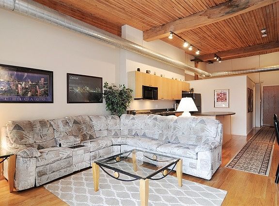 5th image of 2333 W Saint Paul Ave APT 308