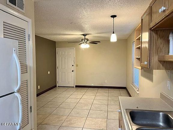 4th image of 4555 Sun Valley Dr #A