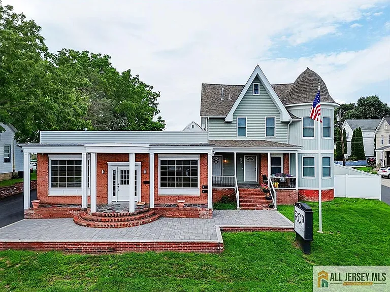 215 Washington Rd — Photo 40