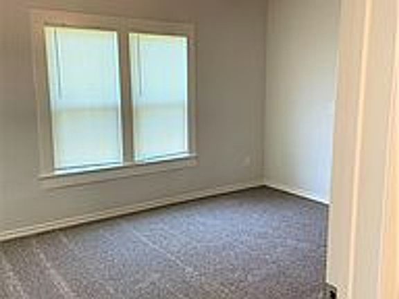 5th image of 702 N Coulter Dr